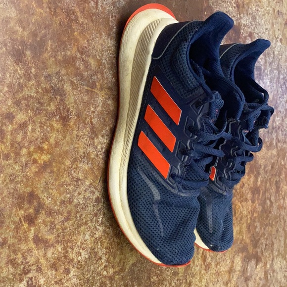 Big boys: Adidas shoes - Picture 2 of 3